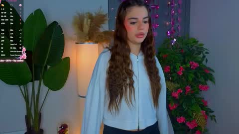 Snapshot of leandraconcatelli chatting on 03-05-26, 07:32 Sophie online show from 03-05-26, 07:32