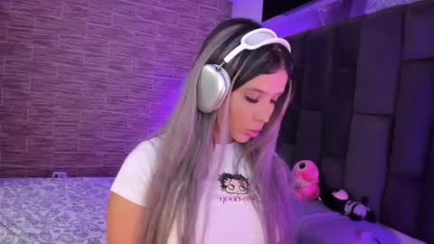 Maria Leandra  Lopeira online show from 11-07-25, 11:05