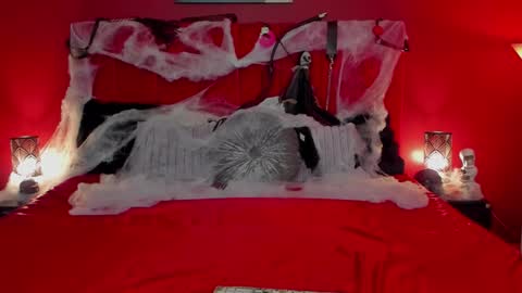 Snapshot of leanoir chatting on 10-31-25, 06:03 LeaNoir online show from 10-31-25, 06:03