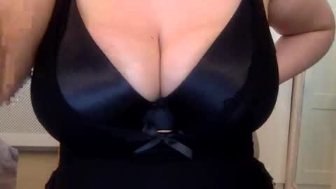 Leela Mae online show from 01-22-25, 03:07