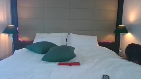 Snapshot of leelou_dallas chatting on 02-21-26, 12:33 Leelou online show from 02-21-26, 12:33