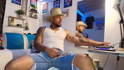 leenar_key online show from 10-18-25, 01:23