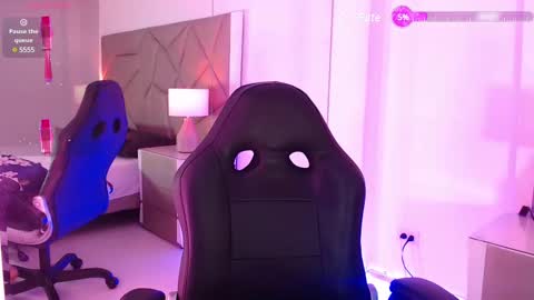 Snapshot of leethompson_ chatting on 02-19-25, 12:22 Leet online show from 02-19-25, 12:22