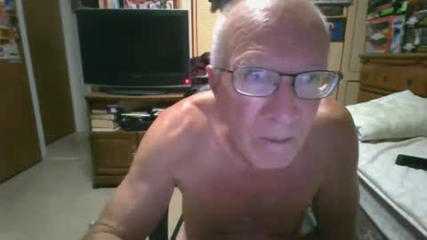 Snapshot of leezamm1132 chatting on 05-08-26, 01:44 leezamm1132 online show from 05-08-26, 01:44