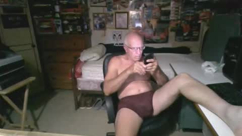 Snapshot of leezamm1132 chatting on 05-17-26, 02:42 leezamm1132 online show from 05-17-26, 02:42