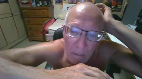 Snapshot of leezamm1132 chatting on 05-25-26, 05:13 leezamm1132 online show from 05-25-26, 05:13