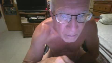 Snapshot of leezamm1132 chatting on 06-04-26, 01:44 leezamm1132 online show from 06-04-26, 01:44