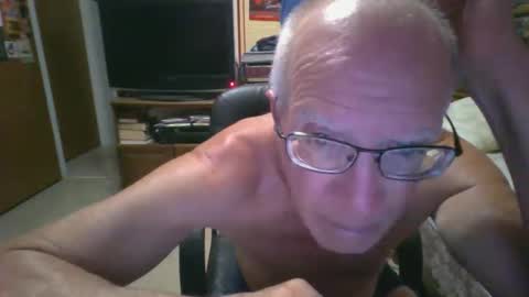 Snapshot of leezamm1132 chatting on 06-06-26, 01:11 leezamm1132 online show from 06-06-26, 01:11