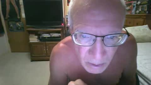 Snapshot of leezamm1132 chatting on 06-07-26, 03:54 leezamm1132 online show from 06-07-26, 03:54
