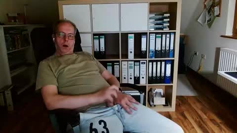 Snapshot of lefti27 chatting on 05-10-26, 09:42 Dave online show from 05-10-26, 09:42
