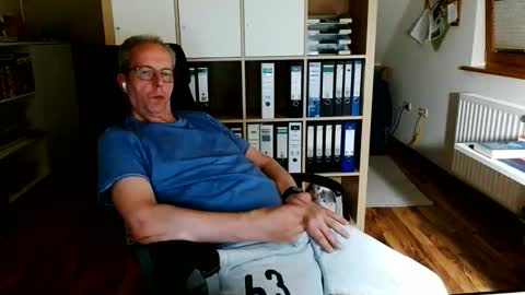 Snapshot of lefti27 chatting on 05-25-26, 10:38 Dave online show from 05-25-26, 10:38
