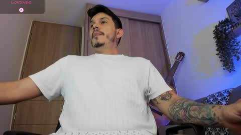 Snapshot of legolas_15 chatting on 05-20-26, 10:54 Alejandro online show from 05-20-26, 10:54