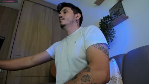 Snapshot of legolas_15 chatting on 06-01-26, 08:10 Alejandro online show from 06-01-26, 08:10