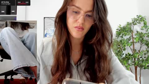 Elle  online show from 01-30-25, 10:50