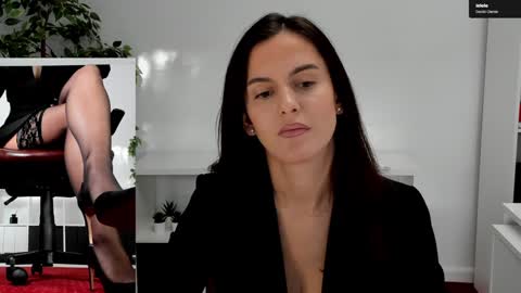 Elle  online show from 10-21-25, 06:03