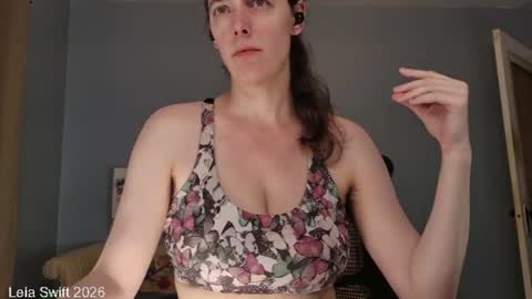 Leia Swift online show from 06-18-26, 09:58