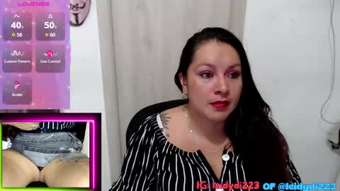 Snapshot of leidycrstnch21 chatting on 09-22-25, 12:01 LeidyDi223 online show from 09-22-25, 12:01