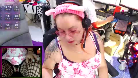 Snapshot of leidycrstnch21 chatting on 10-16-25, 01:56 LeidyDi223 online show from 10-16-25, 01:56