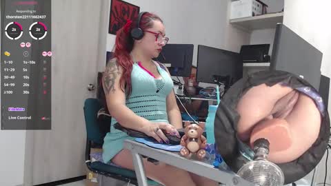 Snapshot of leidycrstnch21 chatting on 11-25-25, 02:50 LeidyDi223 online show from 11-25-25, 02:50