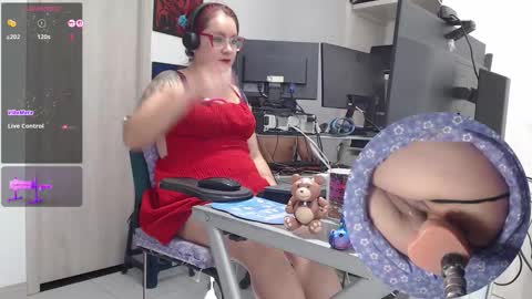 Snapshot of leidycrstnch21 chatting on 12-13-25, 10:48 LeidyDi223 online show from 12-13-25, 10:48