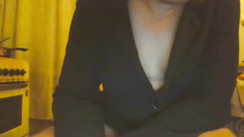 Snapshot of leila472952 chatting on 12-23-24, 09:29 Sergey online show from 12-23-24, 09:29