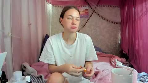 leila_bambi_ online show from 07-08-26, 01:54