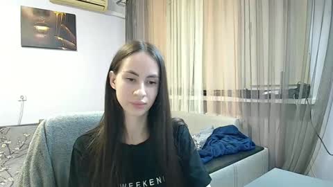 Leila online show from 10-12-25, 04:39