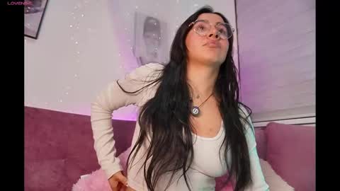 Leila online show from 09-23-25, 03:04