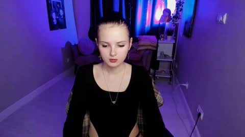 Snapshot of leila_xxbaby chatting on 10-11-25, 05:44 Leila online show from 10-11-25, 05:44