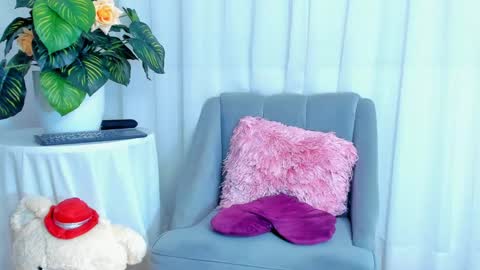 Snapshot of leilahiuston chatting on 02-20-25, 07:23   online show from 02-20-25, 07:23
