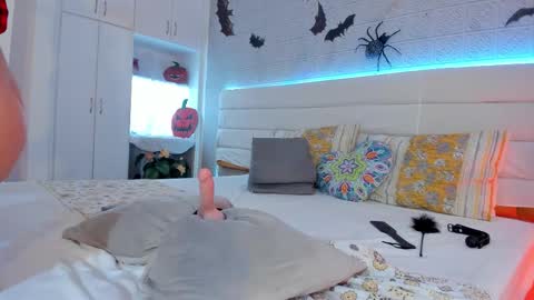   online show from 10-31-25, 08:21