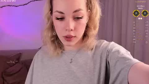 Snapshot of leilalafleur_ chatting on 06-12-26, 04:33 leilalafleur_ online show from 06-12-26, 04:33