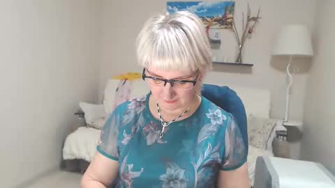 Snapshot of leilamays chatting on 12-04-24, 12:03 Leila Kinky online show from 12-04-24, 12:03