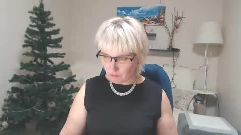Snapshot of leilamays chatting on 12-08-24, 10:52 Leila Kinky online show from 12-08-24, 10:52