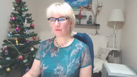 Snapshot of leilamays chatting on 12-20-24, 11:21 Leila Kinky online show from 12-20-24, 11:21