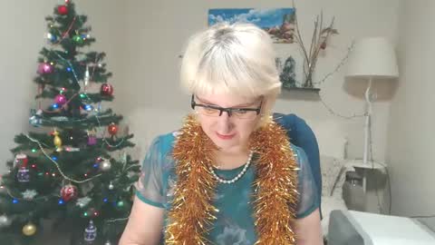 Snapshot of leilamays chatting on 12-23-24, 03:29 Leila Kinky online show from 12-23-24, 03:29