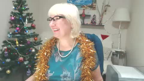 Snapshot of leilamays chatting on 12-23-24, 06:33 Leila Kinky online show from 12-23-24, 06:33