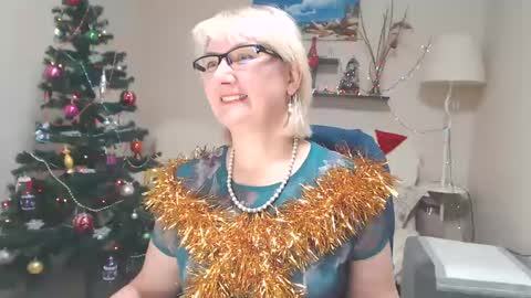 Snapshot of leilamays chatting on 12-24-24, 06:44 Leila Kinky online show from 12-24-24, 06:44