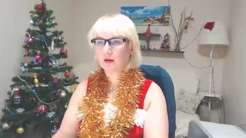 Snapshot of leilamays chatting on 12-25-24, 11:33 Leila Kinky online show from 12-25-24, 11:33