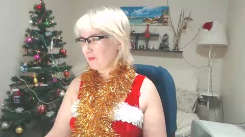 Snapshot of leilamays chatting on 12-26-24, 05:04 Leila Kinky online show from 12-26-24, 05:04