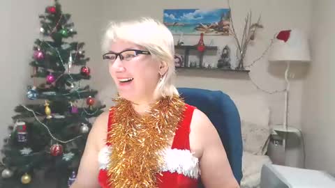Snapshot of leilamays chatting on 12-26-24, 12:38 Leila Kinky online show from 12-26-24, 12:38