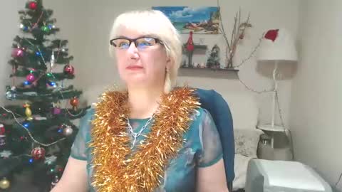Snapshot of leilamays chatting on 12-28-24, 11:19 Leila Kinky online show from 12-28-24, 11:19