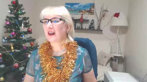 Snapshot of leilamays chatting on 12-29-24, 11:07 Leila Kinky online show from 12-29-24, 11:07