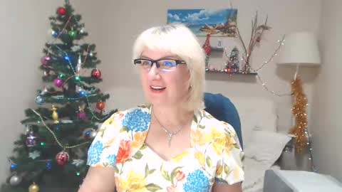 Snapshot of leilamays chatting on 01-11-25, 11:12 Leila Kinky online show from 01-11-25, 11:12