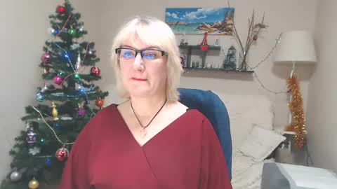 Snapshot of leilamays chatting on 01-13-25, 12:35 Leila Kinky online show from 01-13-25, 12:35