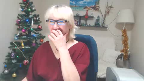 Snapshot of leilamays chatting on 01-14-25, 11:31 Leila Kinky online show from 01-14-25, 11:31