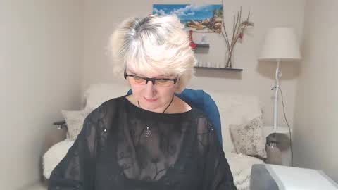 Snapshot of leilamays chatting on 01-18-25, 06:24 Leila Kinky online show from 01-18-25, 06:24