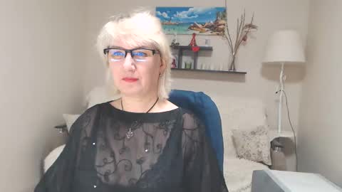 Snapshot of leilamays chatting on 01-19-25, 05:48 Leila Kinky online show from 01-19-25, 05:48