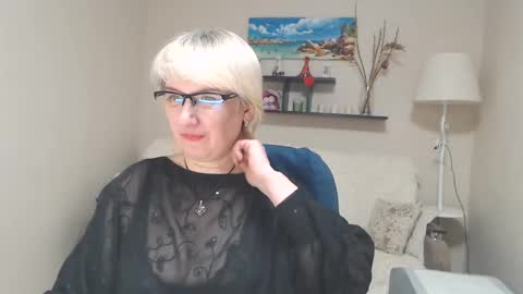 Snapshot of leilamays chatting on 01-22-25, 07:46 Leila Kinky online show from 01-22-25, 07:46