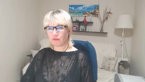 Snapshot of leilamays chatting on 01-22-25, 12:38 Leila Kinky online show from 01-22-25, 12:38